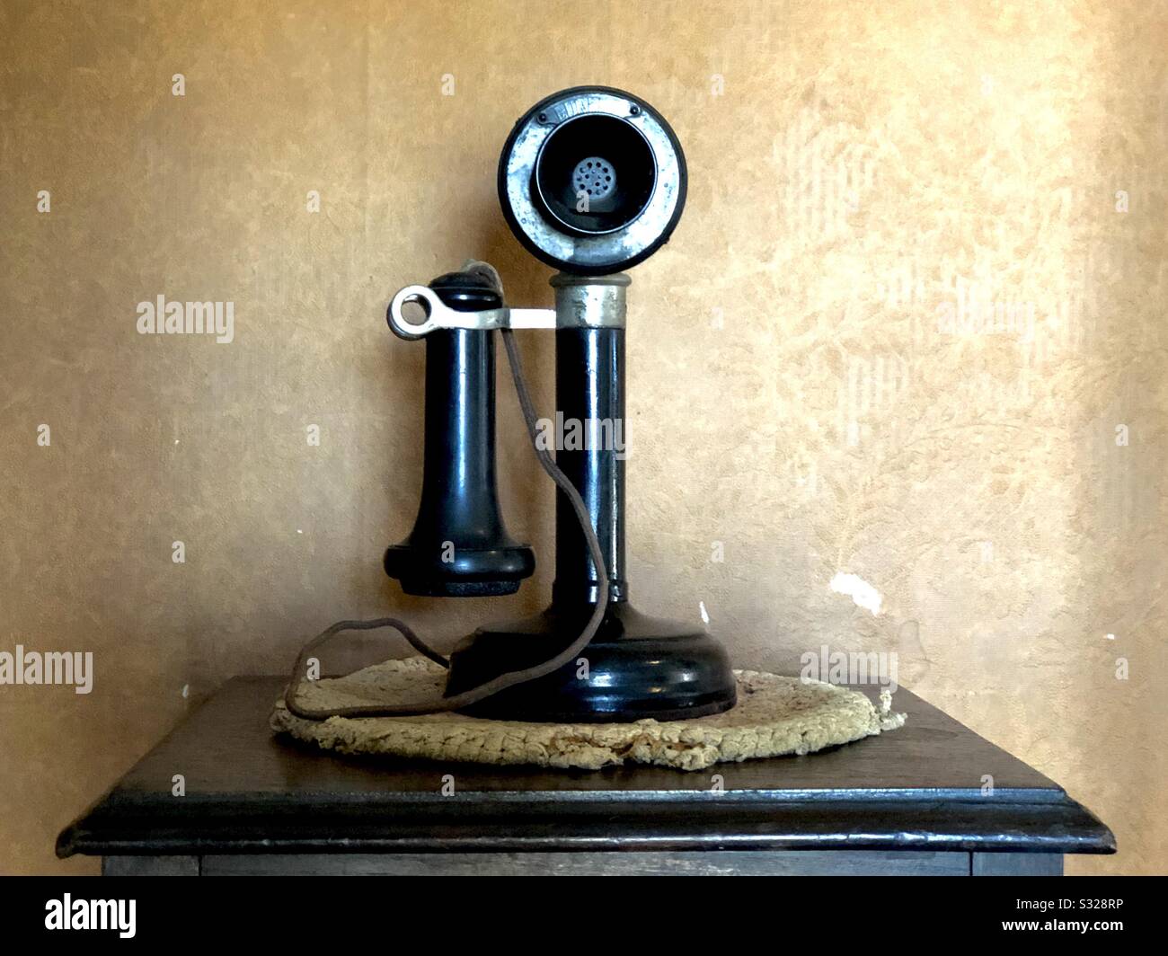 vieux-t-l-phone-banque-de-photographies-et-d-images-haute-r-solution