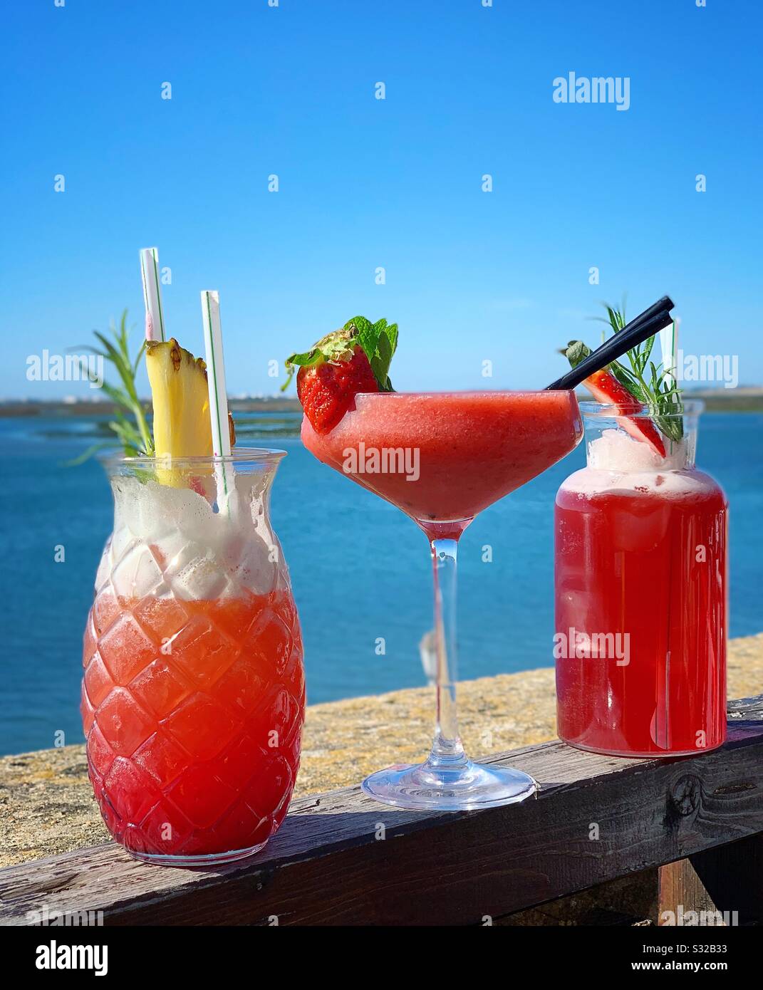 Boissons en mer Banque de photographies et d’images à haute résolution ...