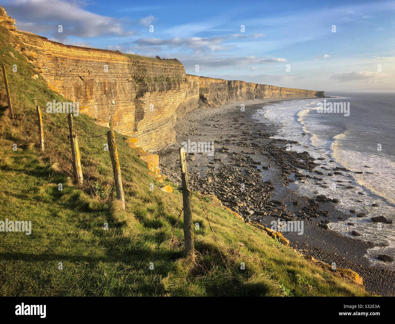 Côte du patrimoine de Glamourgan en regardant de Monknash vers Nash point, Pays de Galles du Sud, janvier. Banque D'Images