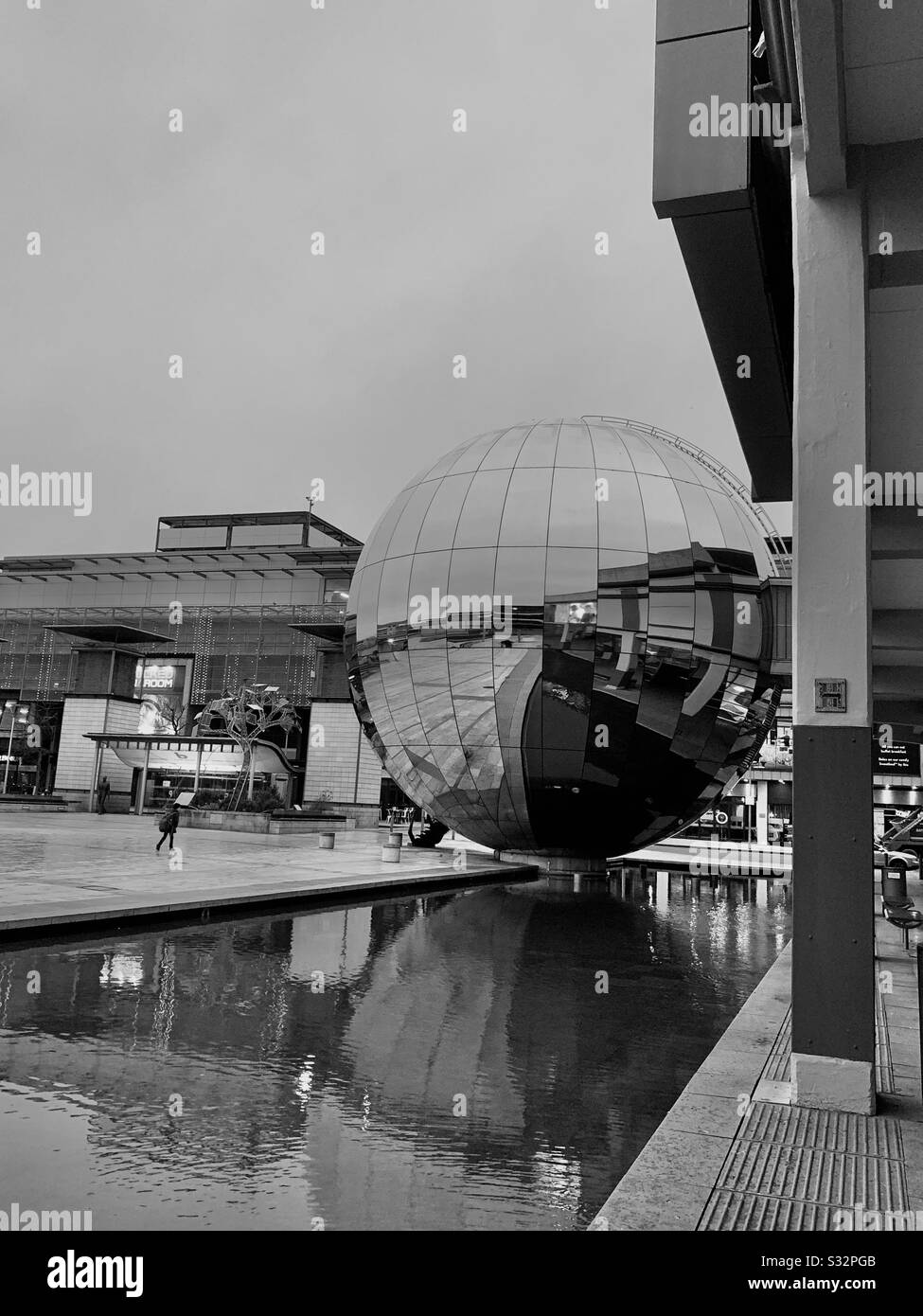 Bristol, Royaume-Uni - 30 Janvier 2020: Le Planétarium, Millennium Square. - Image de stock capturée avec un smartphone Bristol, Royaume-Uni - 30 Janvier 2020: Le Planétarium, Millennium Square. - Image de stock capturée avec un smartphone