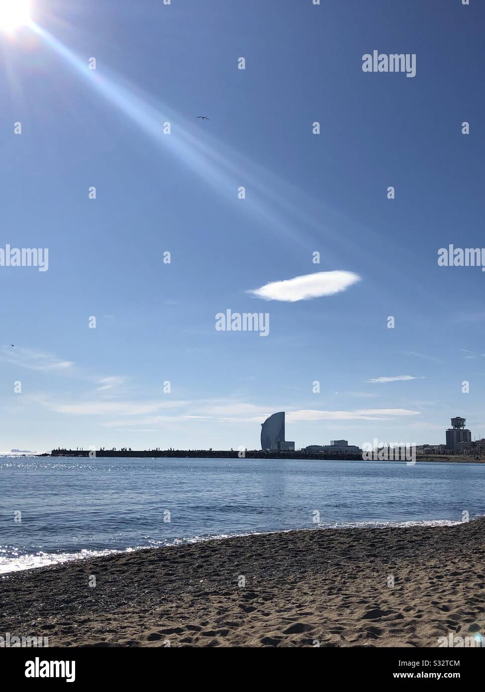 Rayon de soleil dans le ciel bleu Banque D'Images