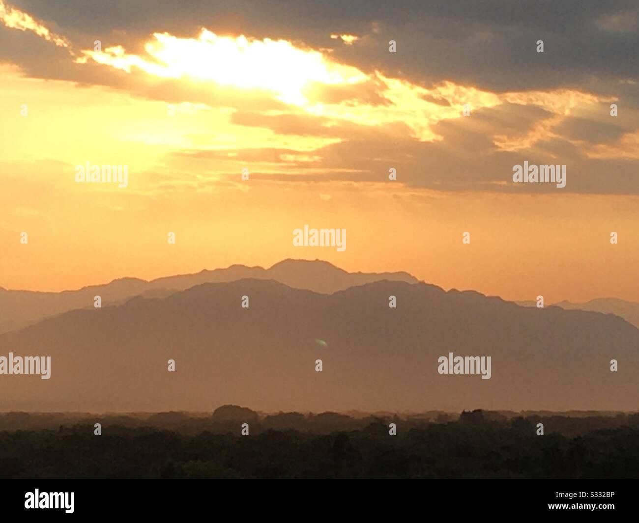 Lever du soleil sur la montagne Banque D'Images