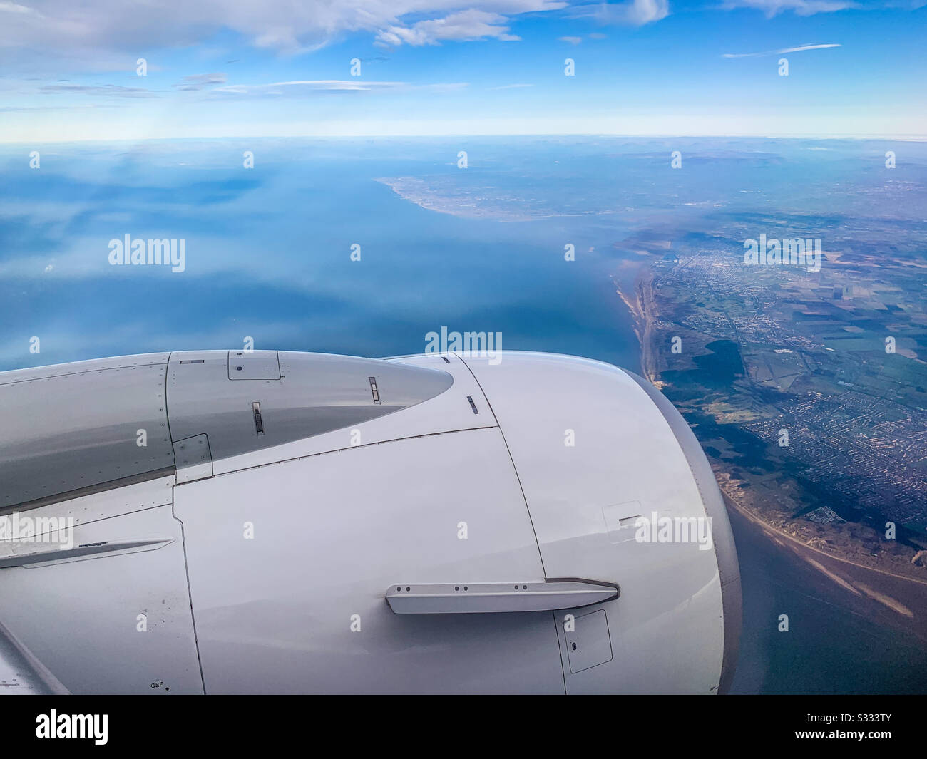 En avion arrivant à l'aéroport de Dublin en finale courte sur Ryanair Boeing 737-8 AS EI-DHA Banque D'Images