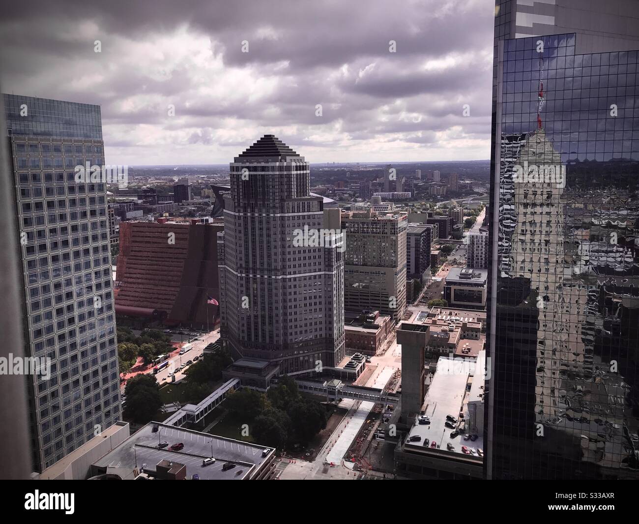 Vue sur les gratte-ciel de Minneapolis, Minnesota, en Amérique. Cette photo a été prise à l'été 2019. Banque D'Images