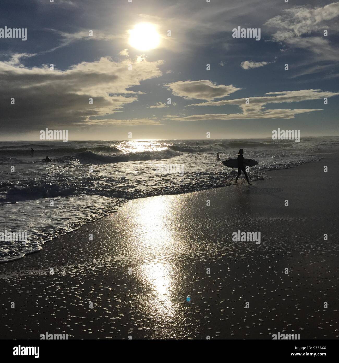 Surfeurs sur la plage, Saint Augustine, Floride, États-Unis Banque D'Images