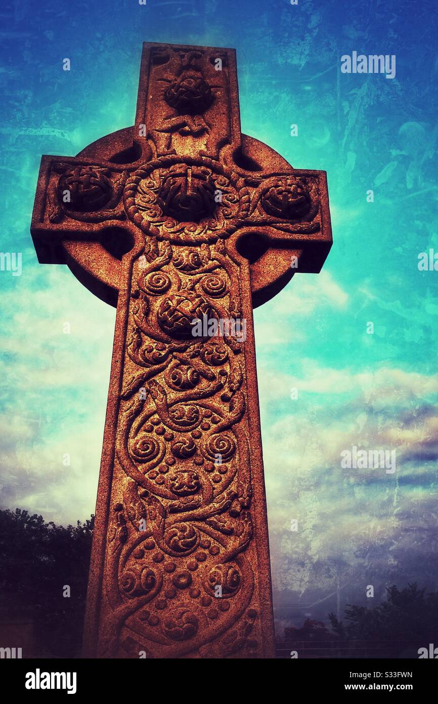 Croix Celtique À La Nécropole De Glasgow, Écosse. - Image de stock capturée avec un smartphone