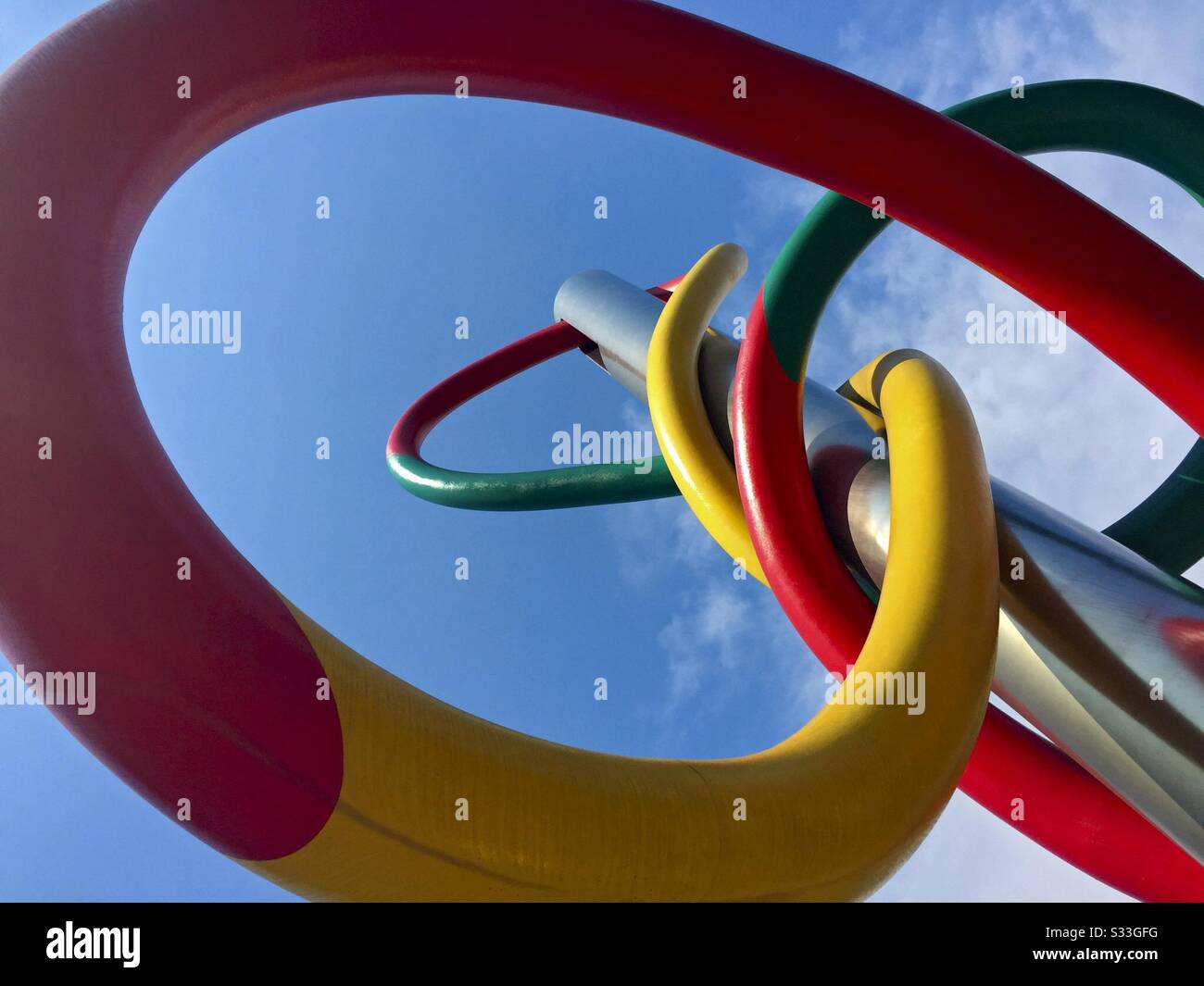 L'Italie, Lombardie, Milan, Piazza Cadorna, carrés de pâte filo e il y a Sculpture de Claes Oldenburg et Coosje van Bruggen - Image de stock capturée avec un smartphone
