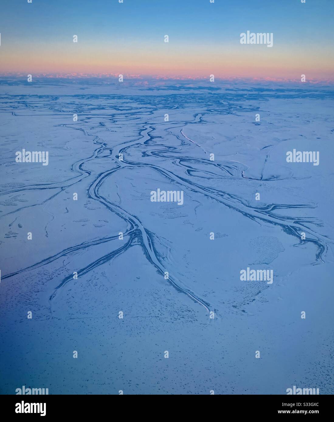 Vue aérienne de la toundra et du réseau fluvial de l'Alaska sur la péninsule Baldwin, près de kotzebue, en Alaska, au-dessus du cercle arctique Banque D'Images