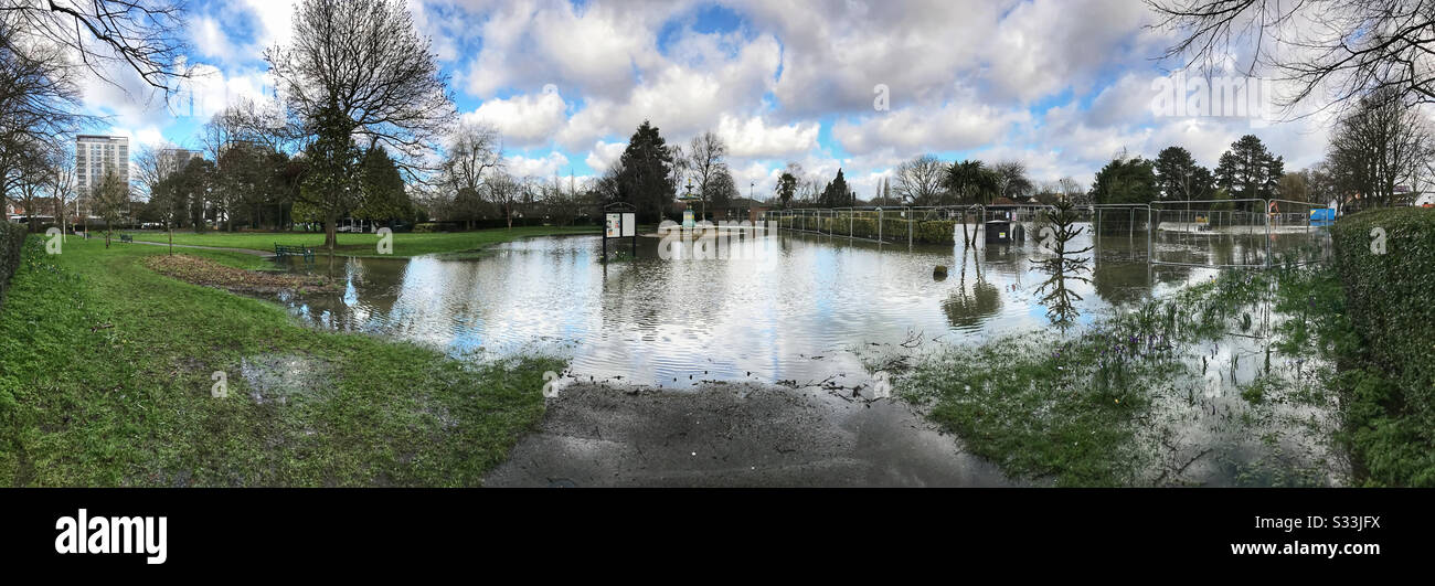 Cripplegate Park près de New Road, en face du terrain de cricket de Worcester, Royaume-Uni, sous les eaux de crue de la rivière Severn. Février 2020. Banque D'Images