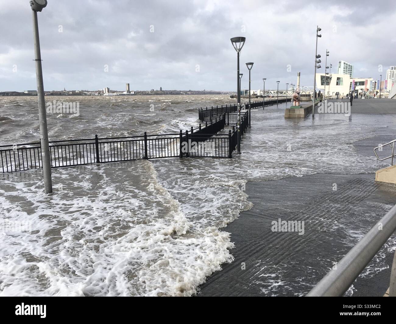 Inondation de la rivière Mersey liverpool - Image de stock capturée avec un smartphone