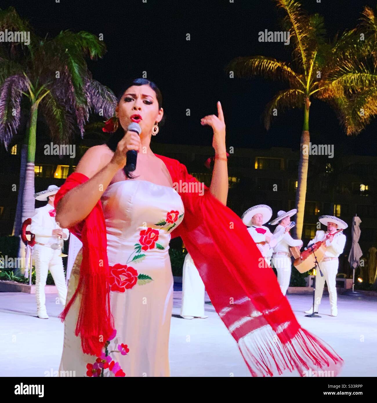 Chanteur et groupe de mariachi en soirée mexicaine, Hyatt Ziva Resort, Cancun, Quintana Roo, Yucatan Peninsula, Mexique Banque D'Images