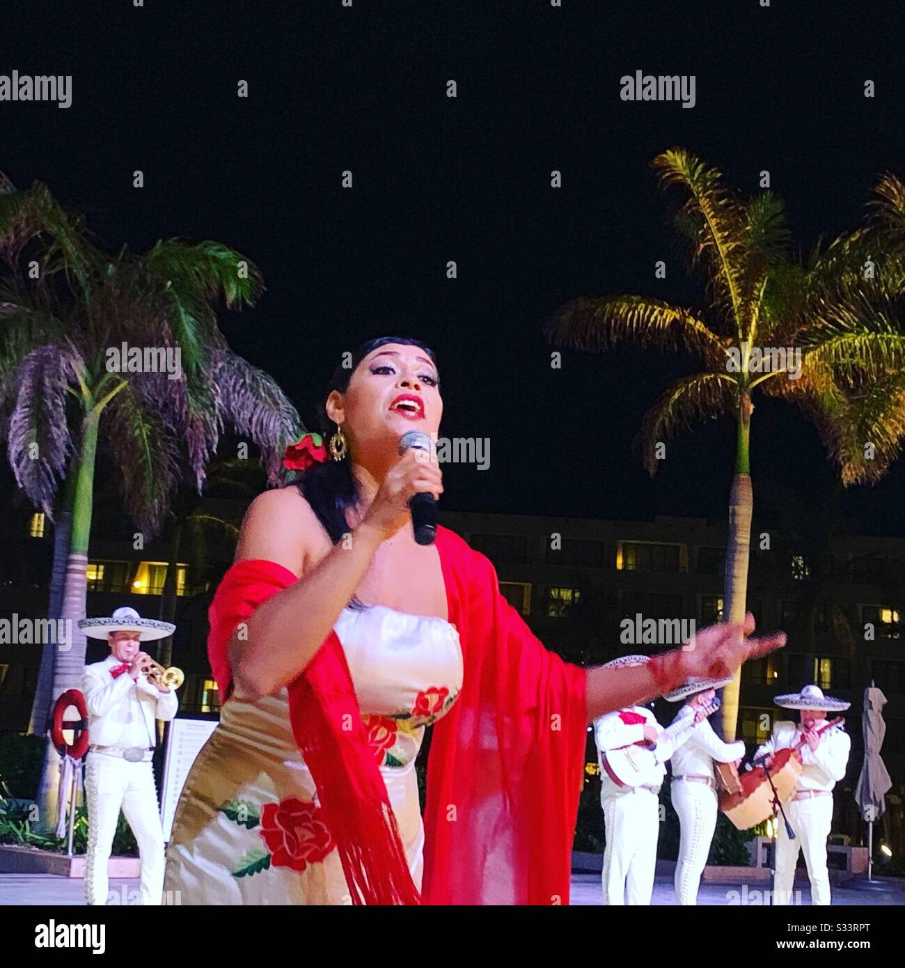 Chanteur et groupe de mariachi en soirée mexicaine, Hyatt Ziva Resort, Cancun, Quintana Roo, Yucatan Peninsula, Mexique Banque D'Images