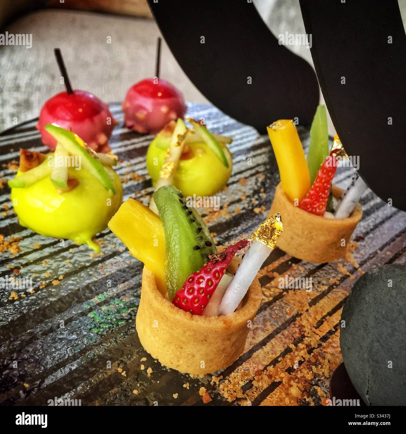 Thé de l'après-midi À L'Altitude, bar au niveau 53 du Banyan Tree, Kuala Lumpur, Malaisie - Image de stock capturée avec un smartphone