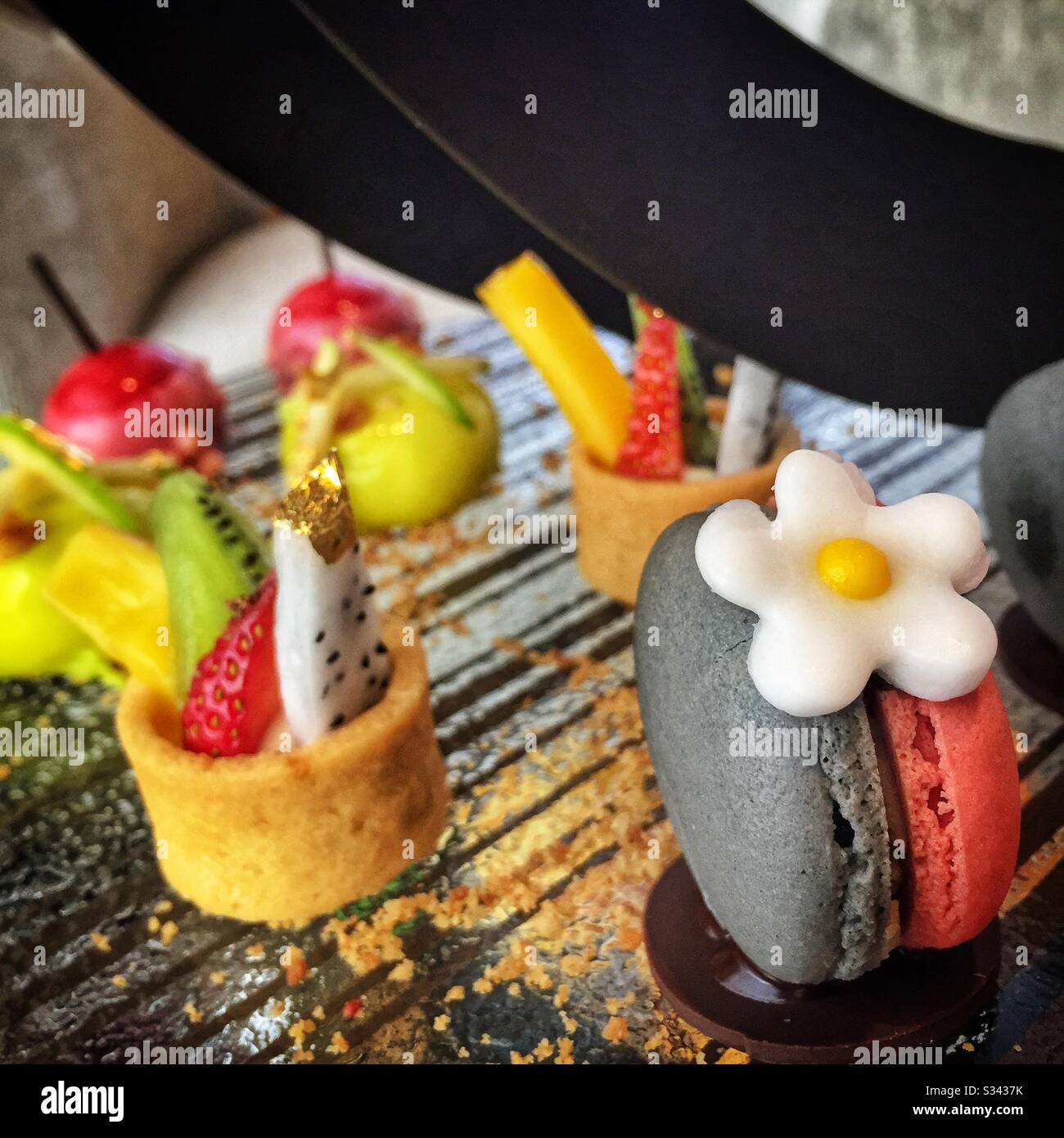 Thé de l'après-midi À L'Altitude, bar au niveau 53 du Banyan Tree, Kuala Lumpur, Malaisie - Image de stock capturée avec un smartphone
