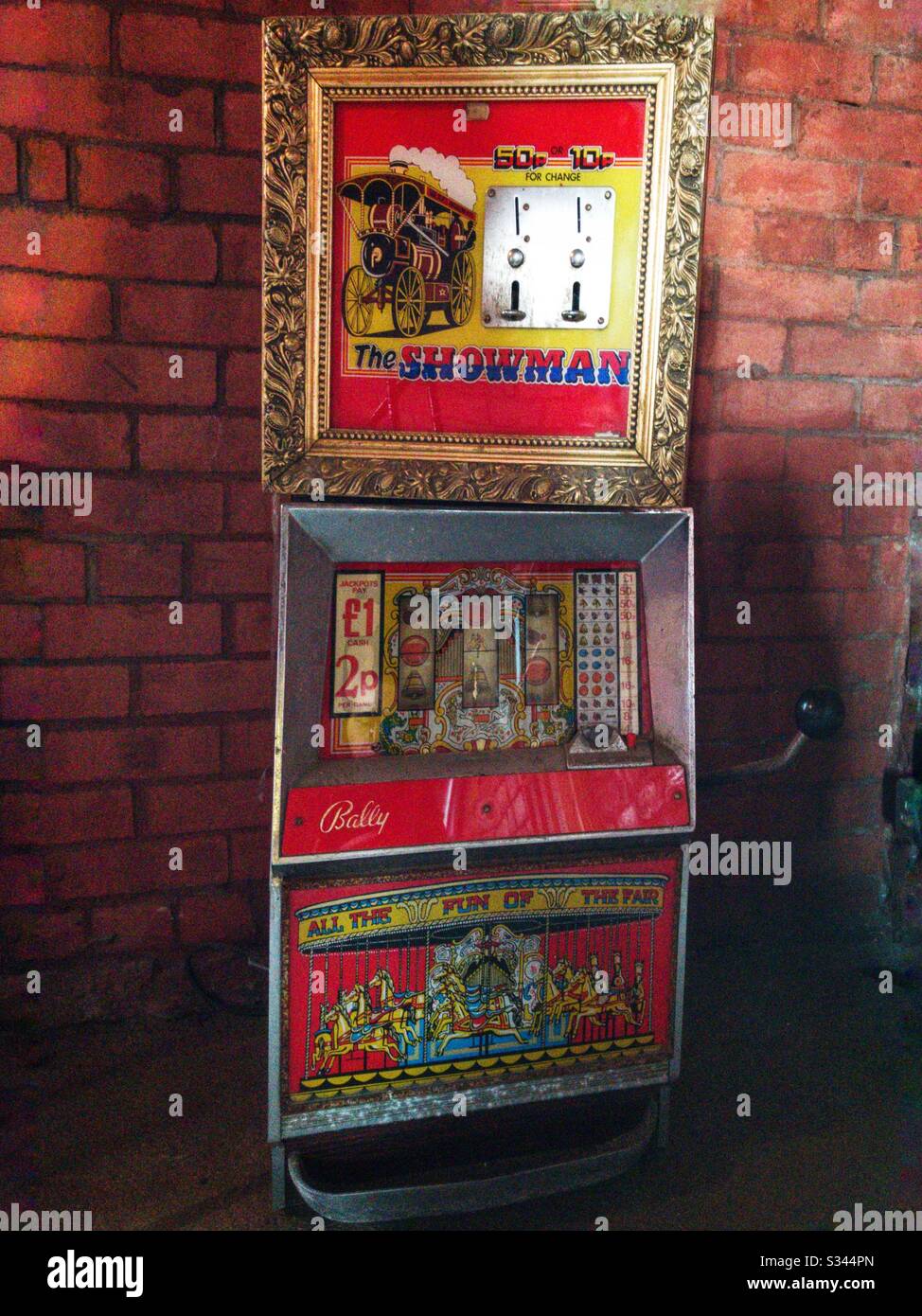 Vintage slot machine Banque de photographies et d'images à haute résolution  - Alamy