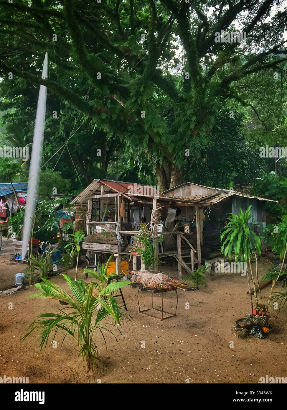Cabane de pêcheurs sur la plage de Batu Ferringhi, Penang, Malaisie - Image de stock capturée avec un smartphone