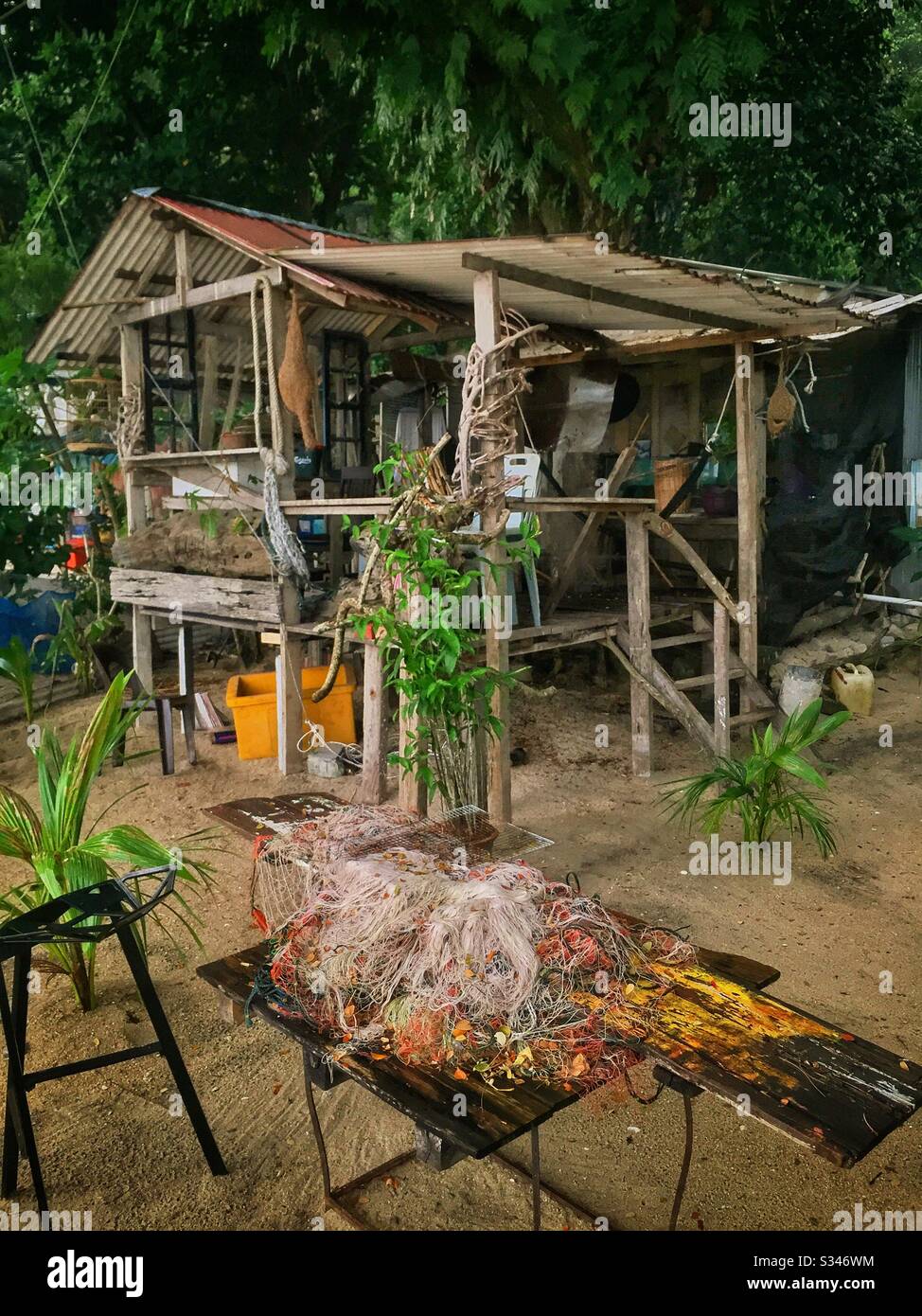 Cabane de pêcheurs sur la plage de Batu Ferringhi, Penang, Malaisie - Image de stock capturée avec un smartphone