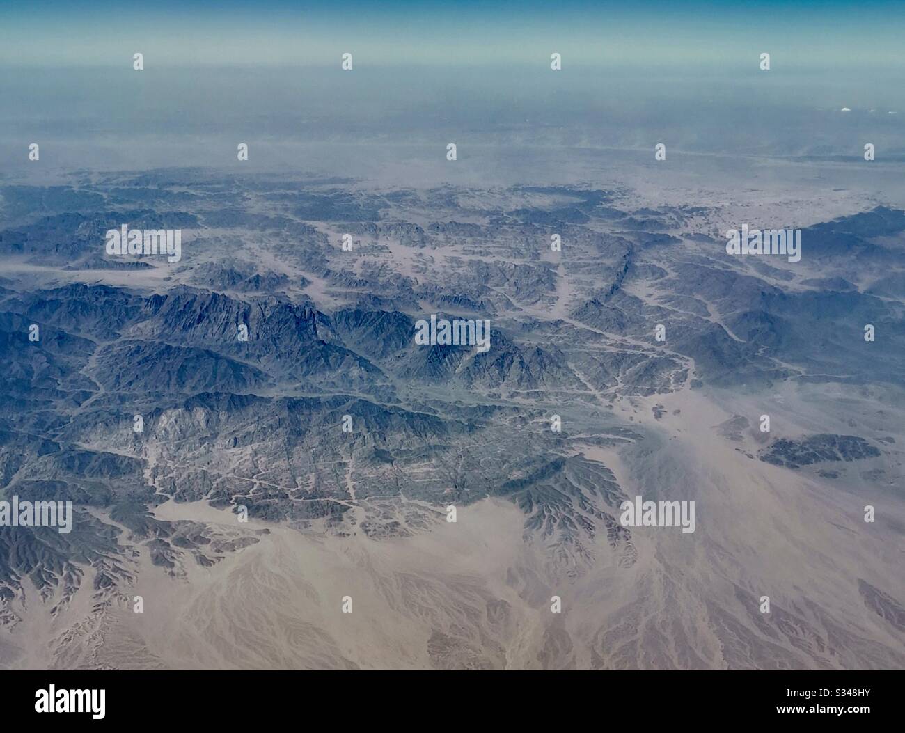 Vues aériennes sur le désert oriental en Egypte. - Image de stock capturée avec un smartphone