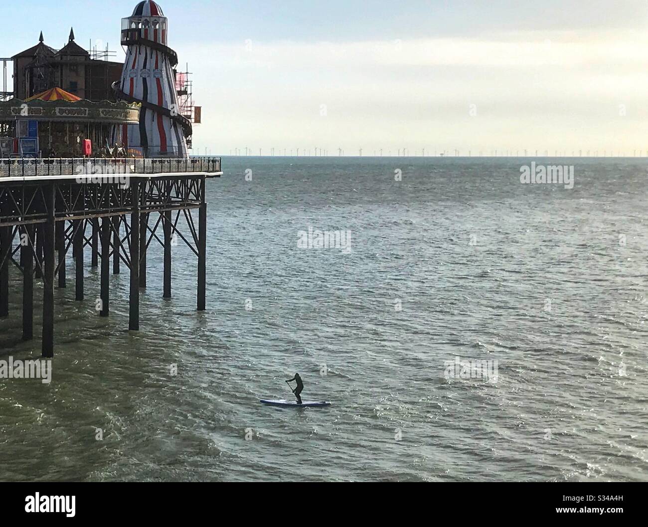 Prendre l'isolement à un autre niveau à Brighton. Banque D'Images