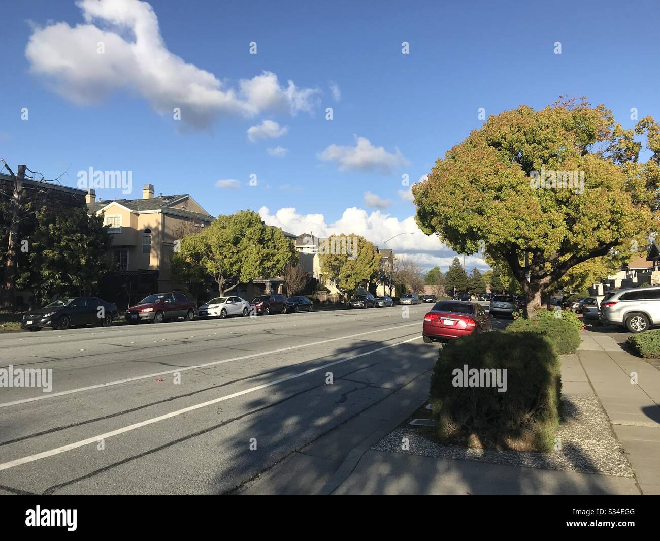 Vider Street à 18:00 local en raison du maintien du code 19 - Image de stock capturée avec un smartphone