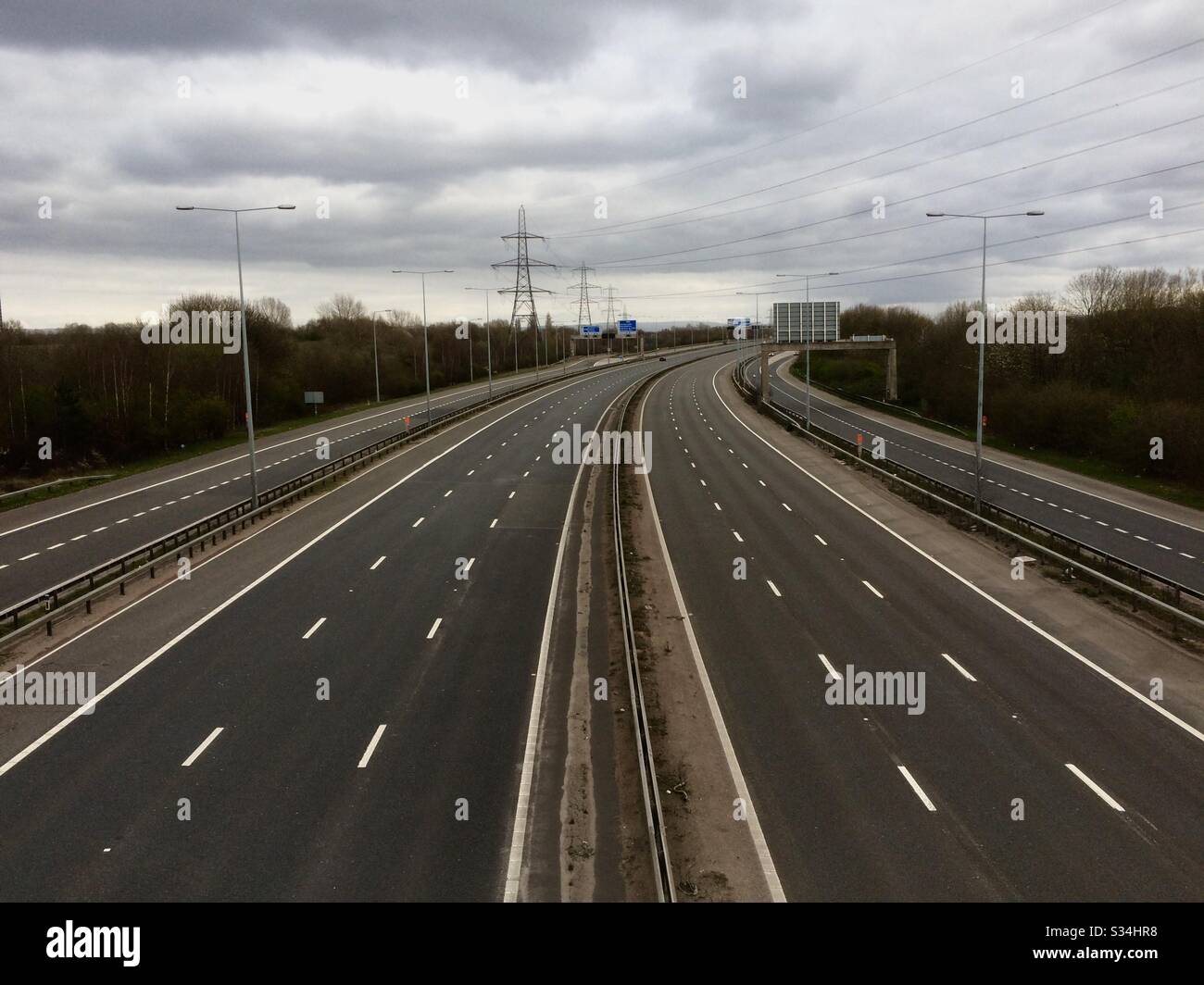 Près de la   déserte - autoroute orbitale de Manchester. - Image de stock capturée avec un smartphone
