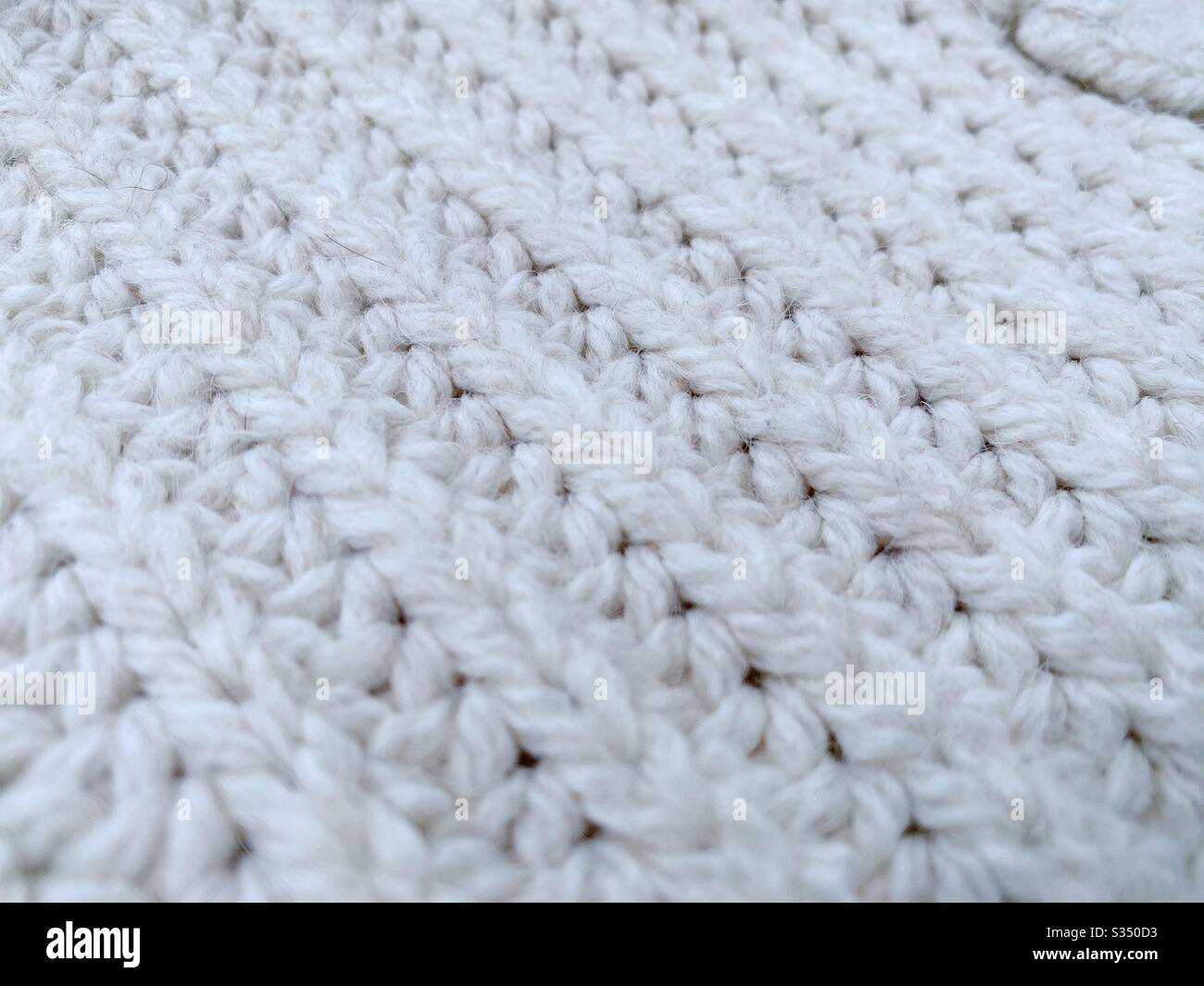 Gros plan sur un pull en maille. Motif texturé - Image de stock capturée avec un smartphone