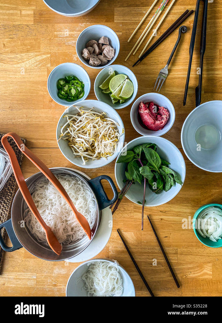 Pho maison, une soupe vietnamienne - Image de stock capturée avec un smartphone