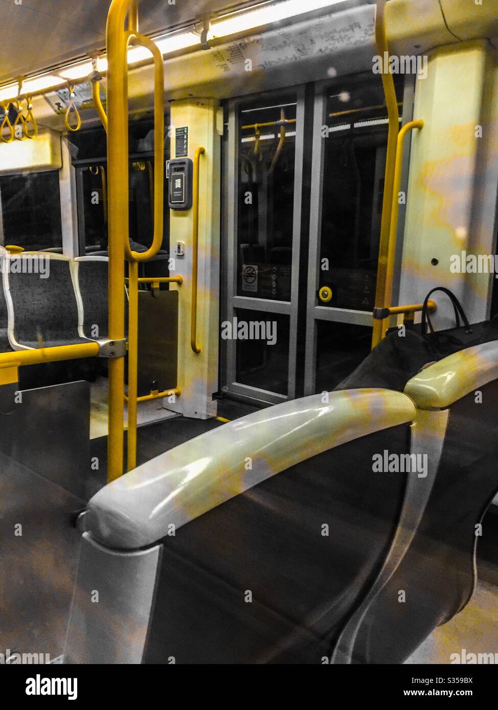 Chariot de métro vide Banque D'Images