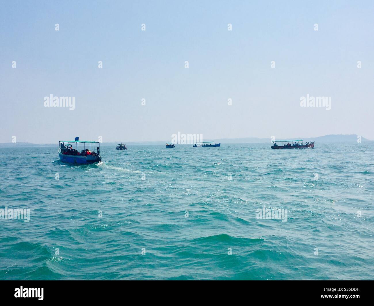 Bateaux en mer à Miramar Goa Banque D'Images