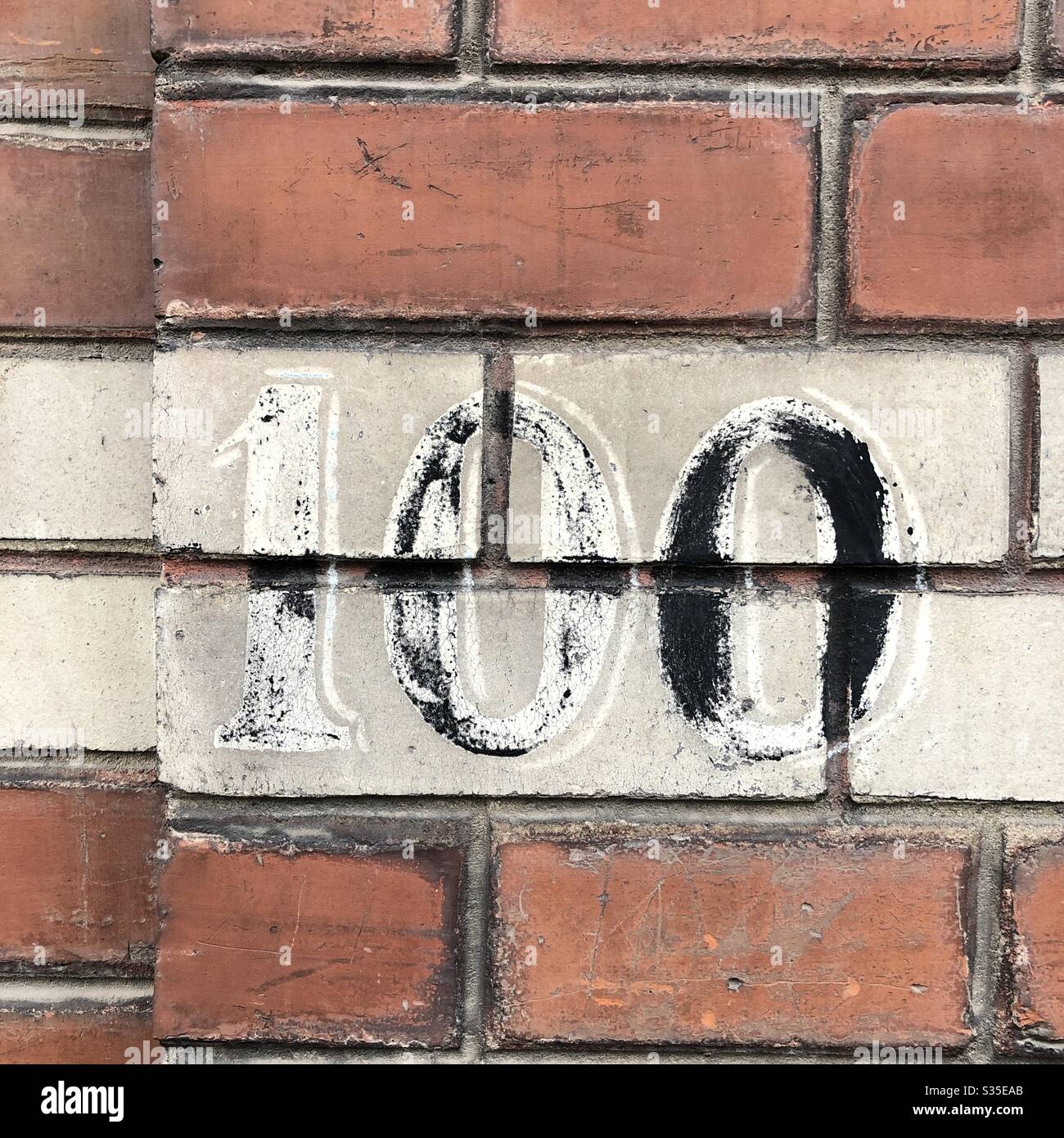Peint 100 maison délavé - Bruxelles, Belgique. - Image de stock capturée avec un smartphone