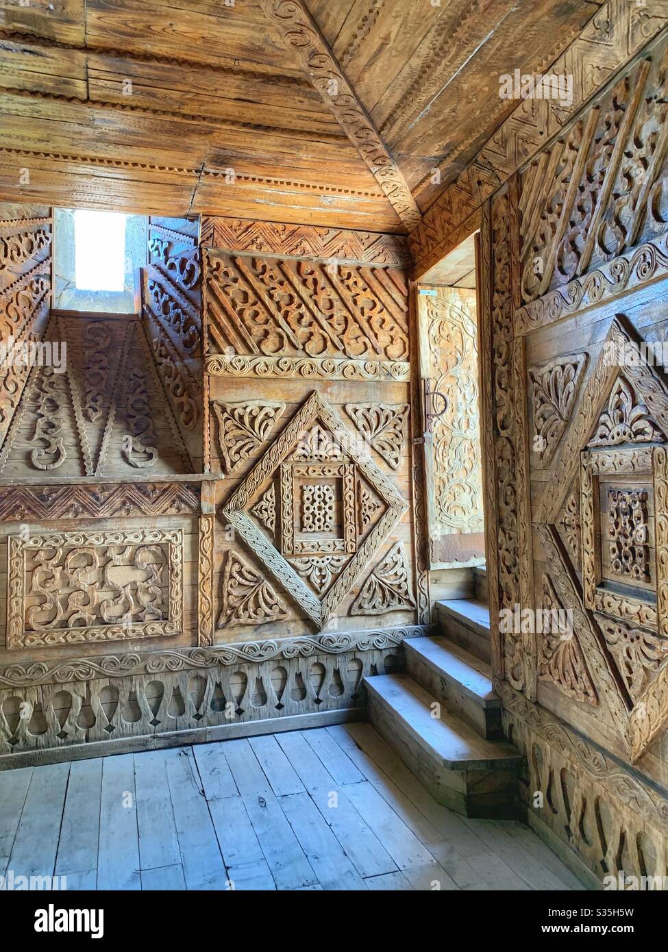 Sculptures internes en bois à l'intérieur du château de Rawati, Akhaltsikhe, Samtskhe–Javakheti, Géorgie, Europe. Banque D'Images