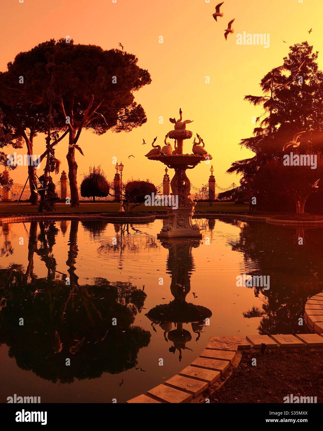Coucher de soleil au Palais Dolmabahçe, Istanbul - Image de stock capturée avec un smartphone
