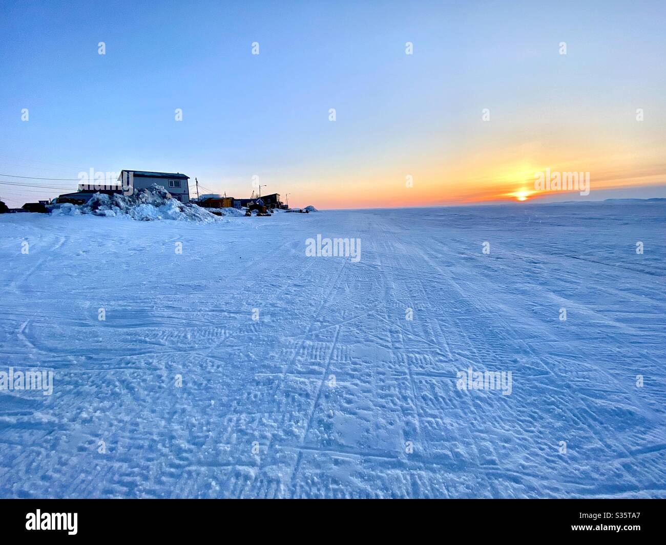 La ville arctique de Kotzebue, en Alaska Banque D'Images