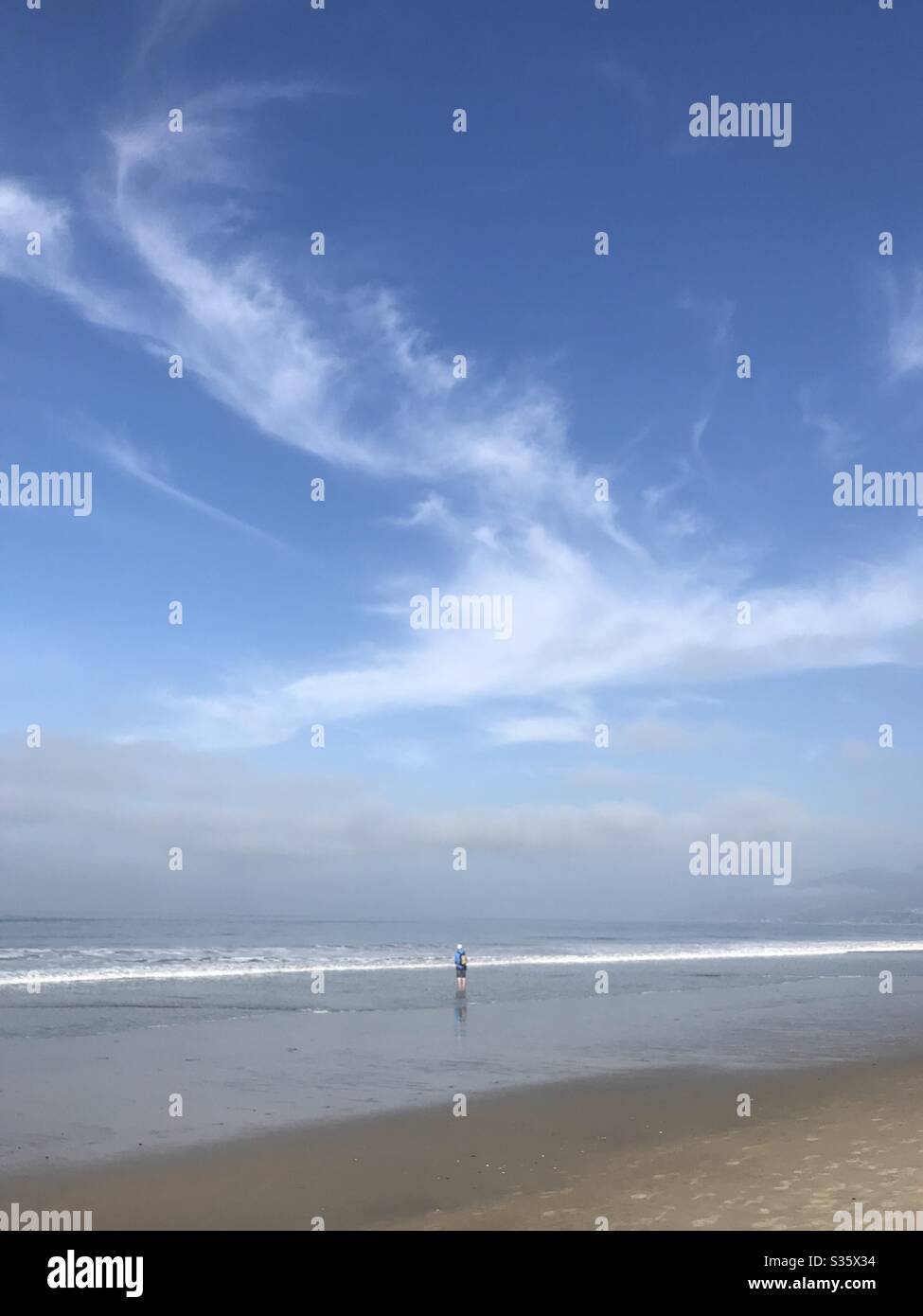 Seul sur la plage Banque D'Images