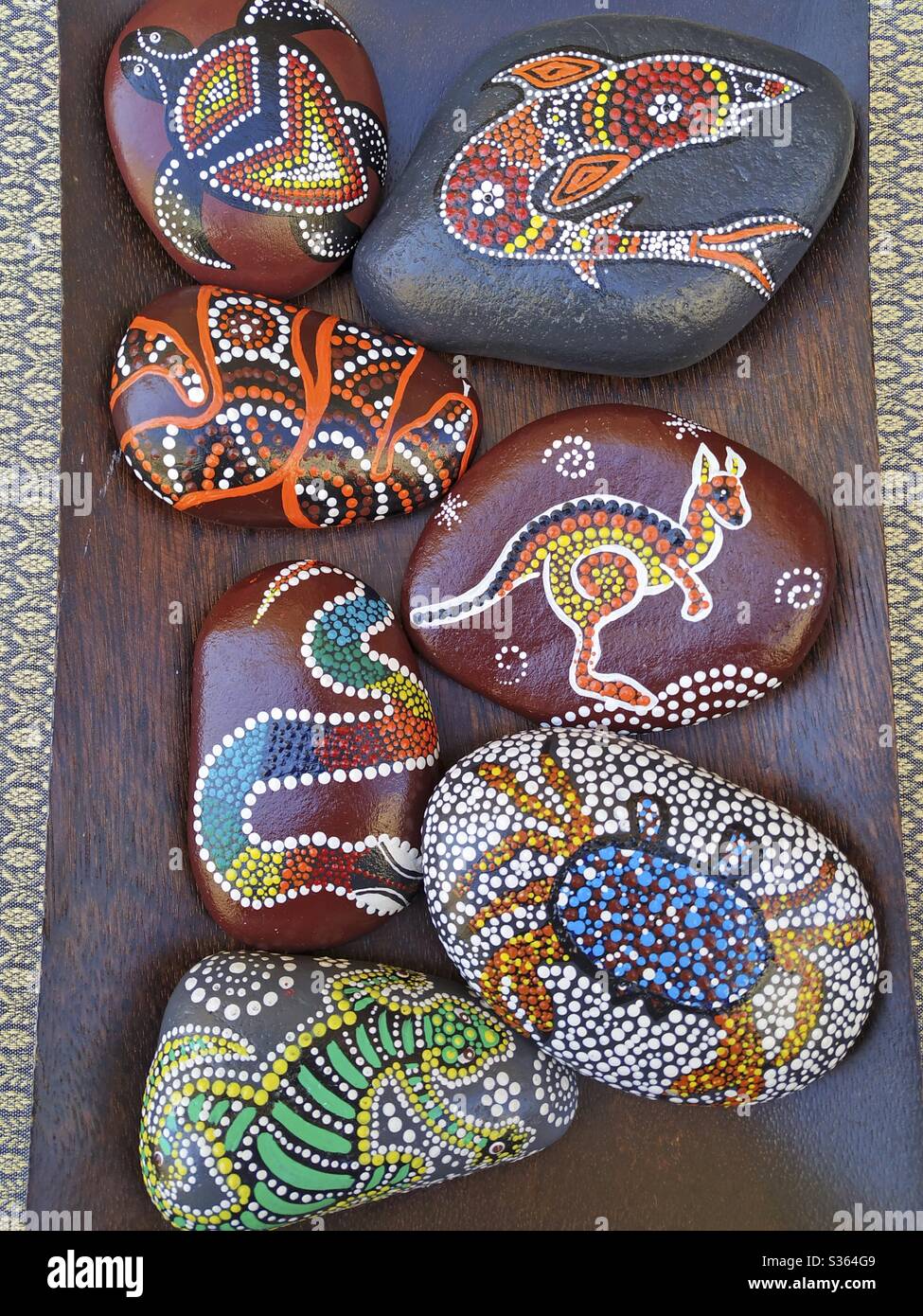 Vente de pierres décorées. Banque D'Images