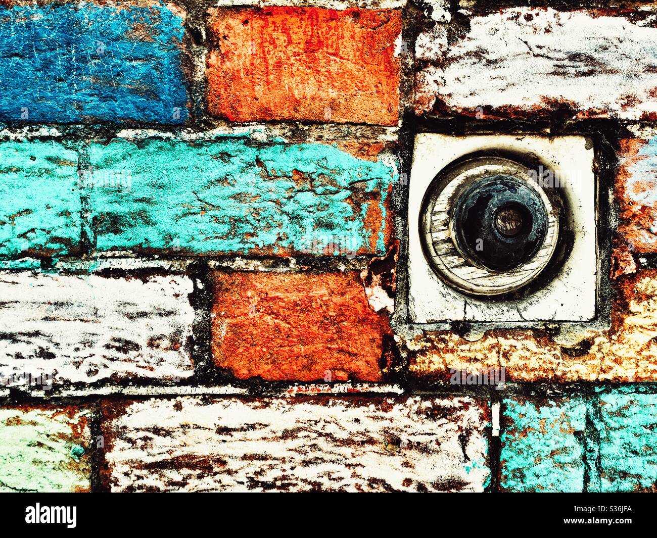 Sonnette et briques colorées - Image de stock capturée avec un smartphone