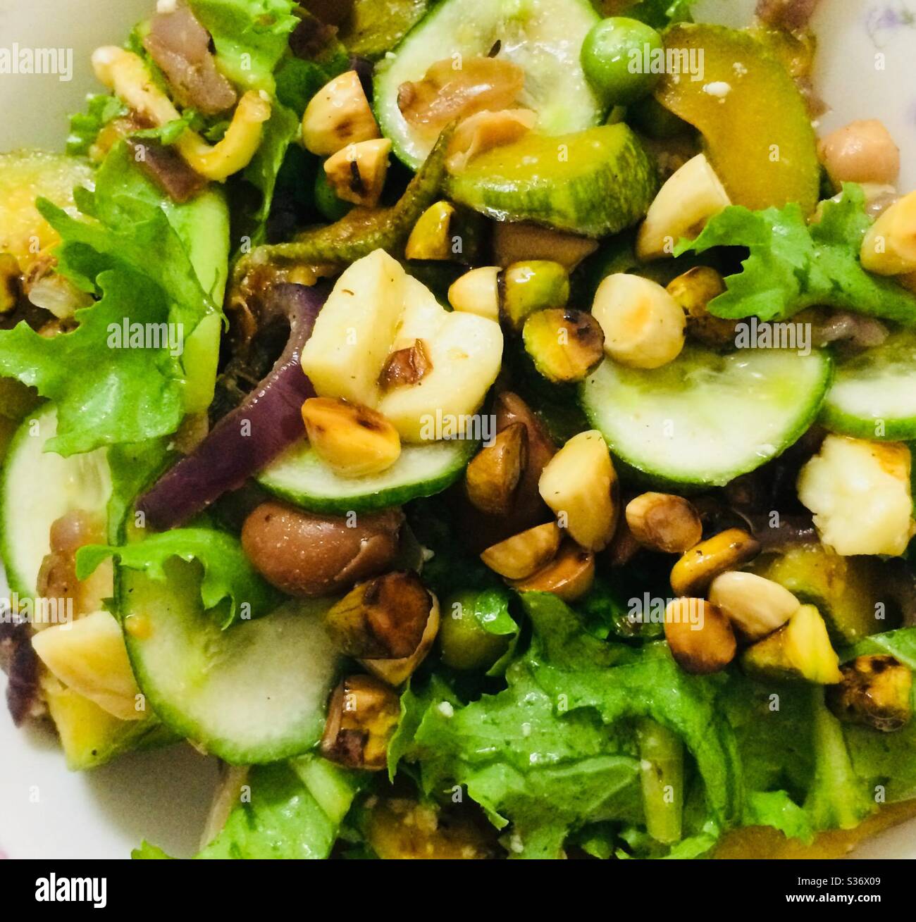 Salade d'été savoureuse, fraîche et très colorée. Banque D'Images