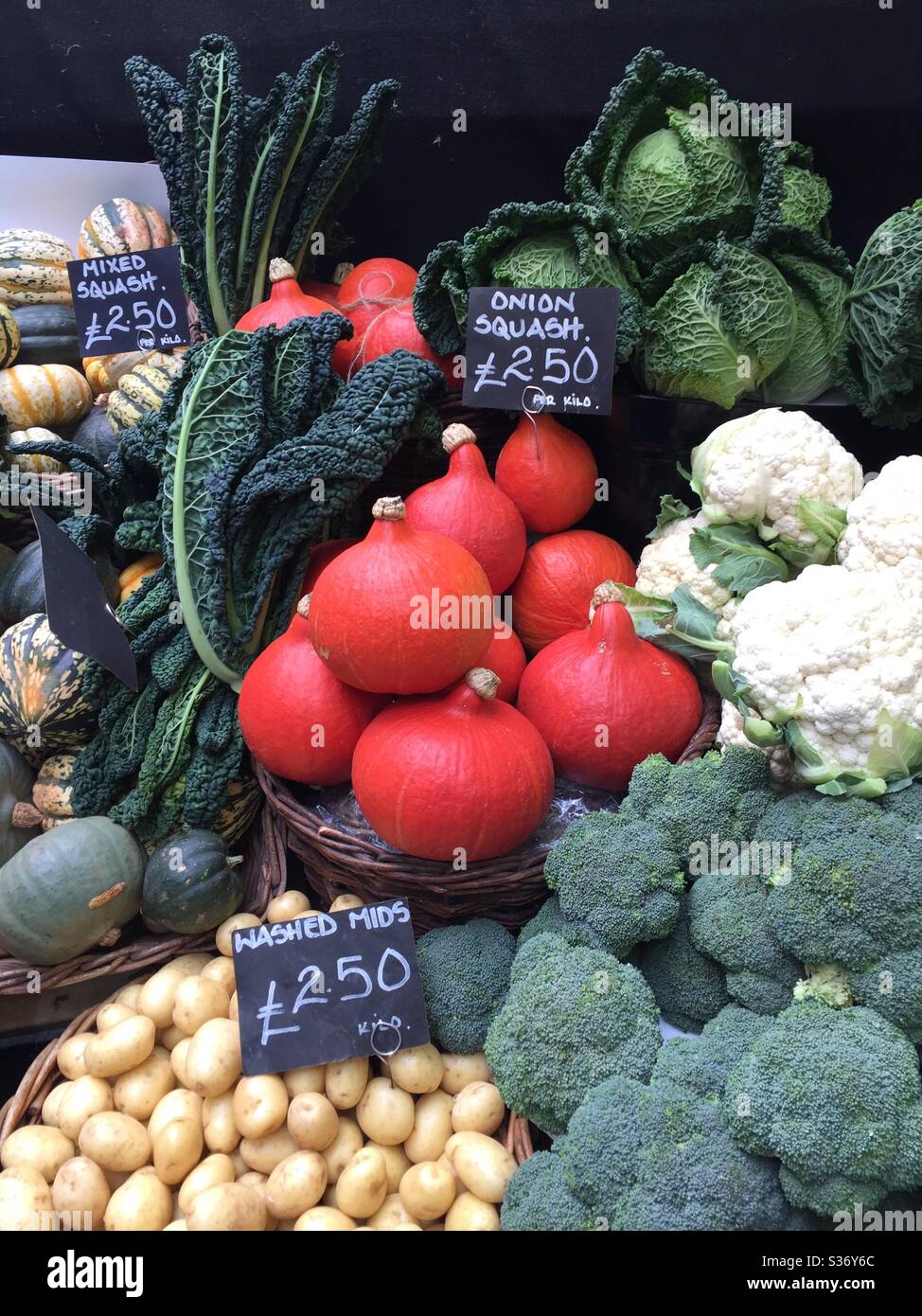 Variétés de légumes que je n'avais jamais vu auparavant. Un look si dynamique et frais. Banque D'Images