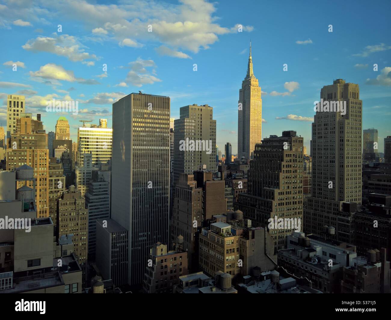 Densité de bâtiments de Midtown Manhattan depuis le haut - Image de stock capturée avec un smartphone