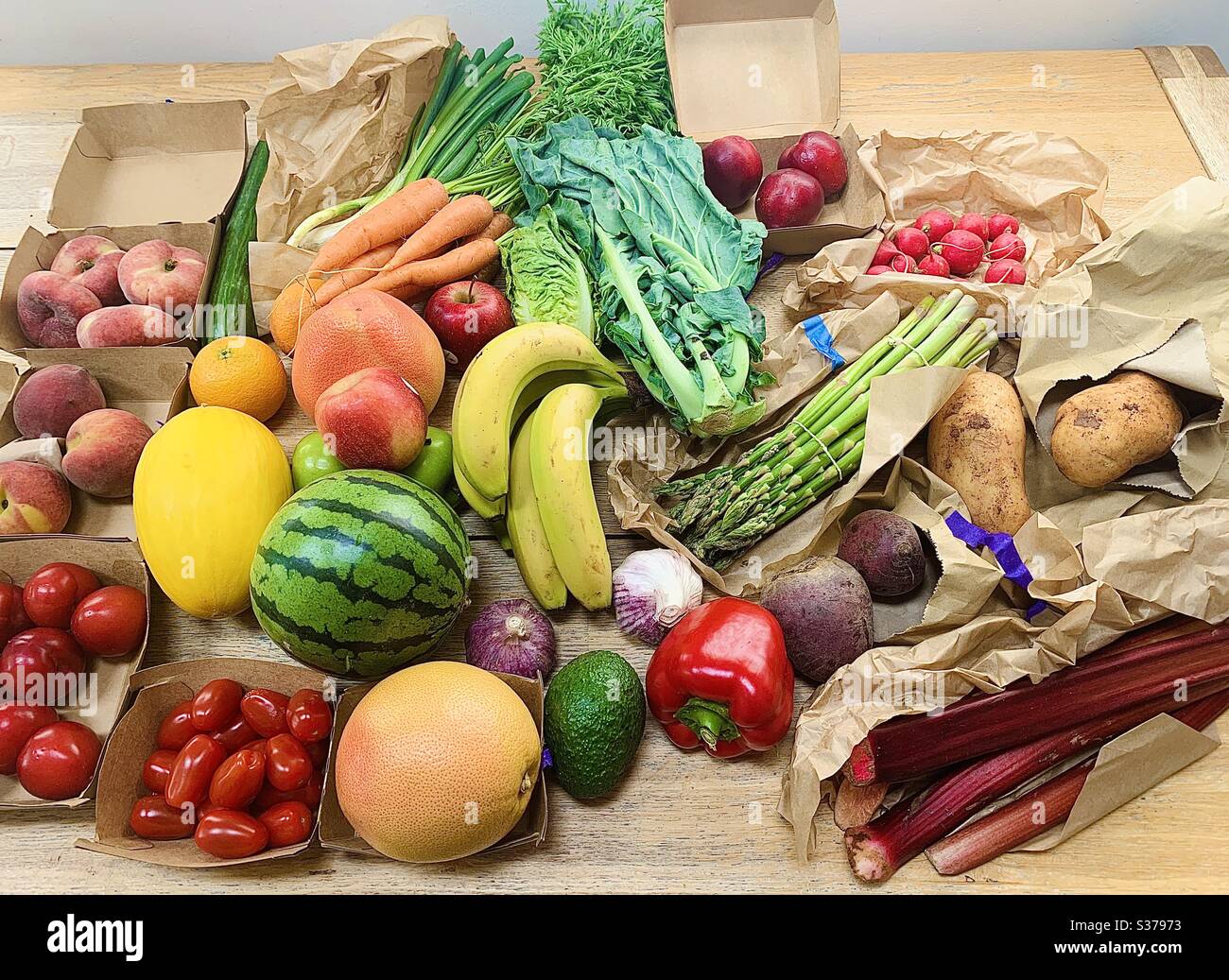 Approvisionnement hebdomadaire en fruits et légumes - Image de stock capturée avec un smartphone