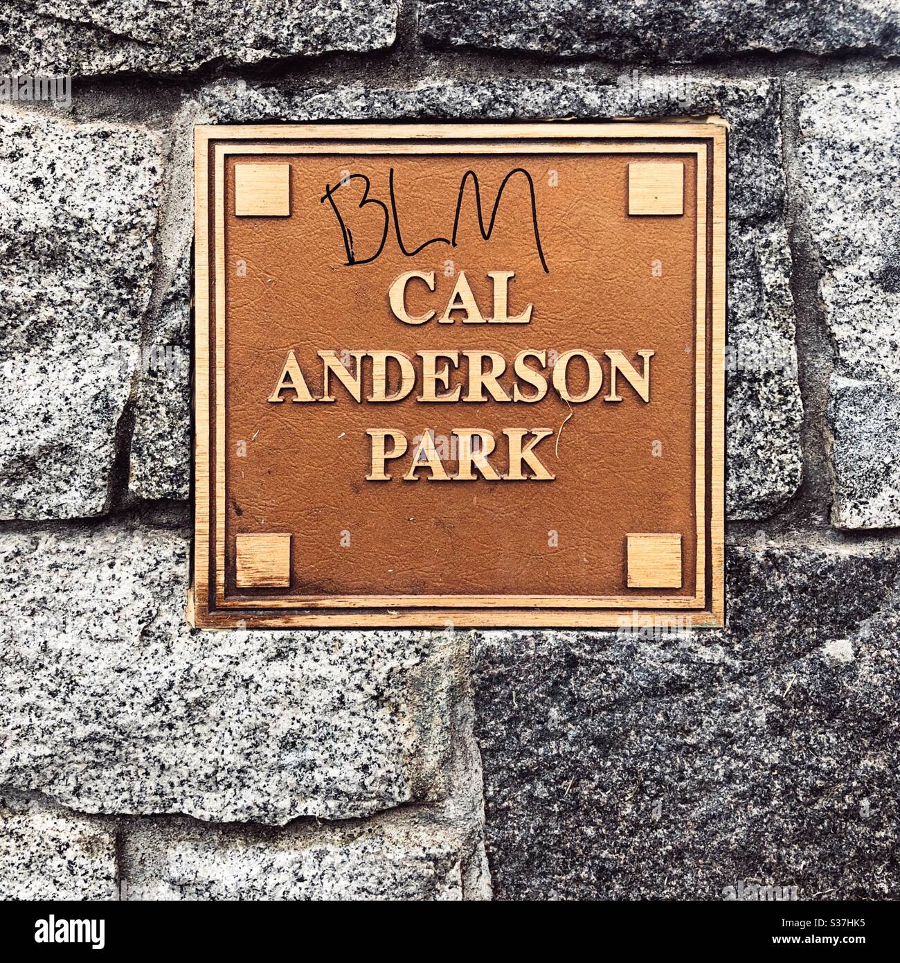 BLM écrit sur une plaque de bronze au parc Cal Andreson à Seattle près DE LA ZONE autonome CHOP CHAZ Banque D'Images