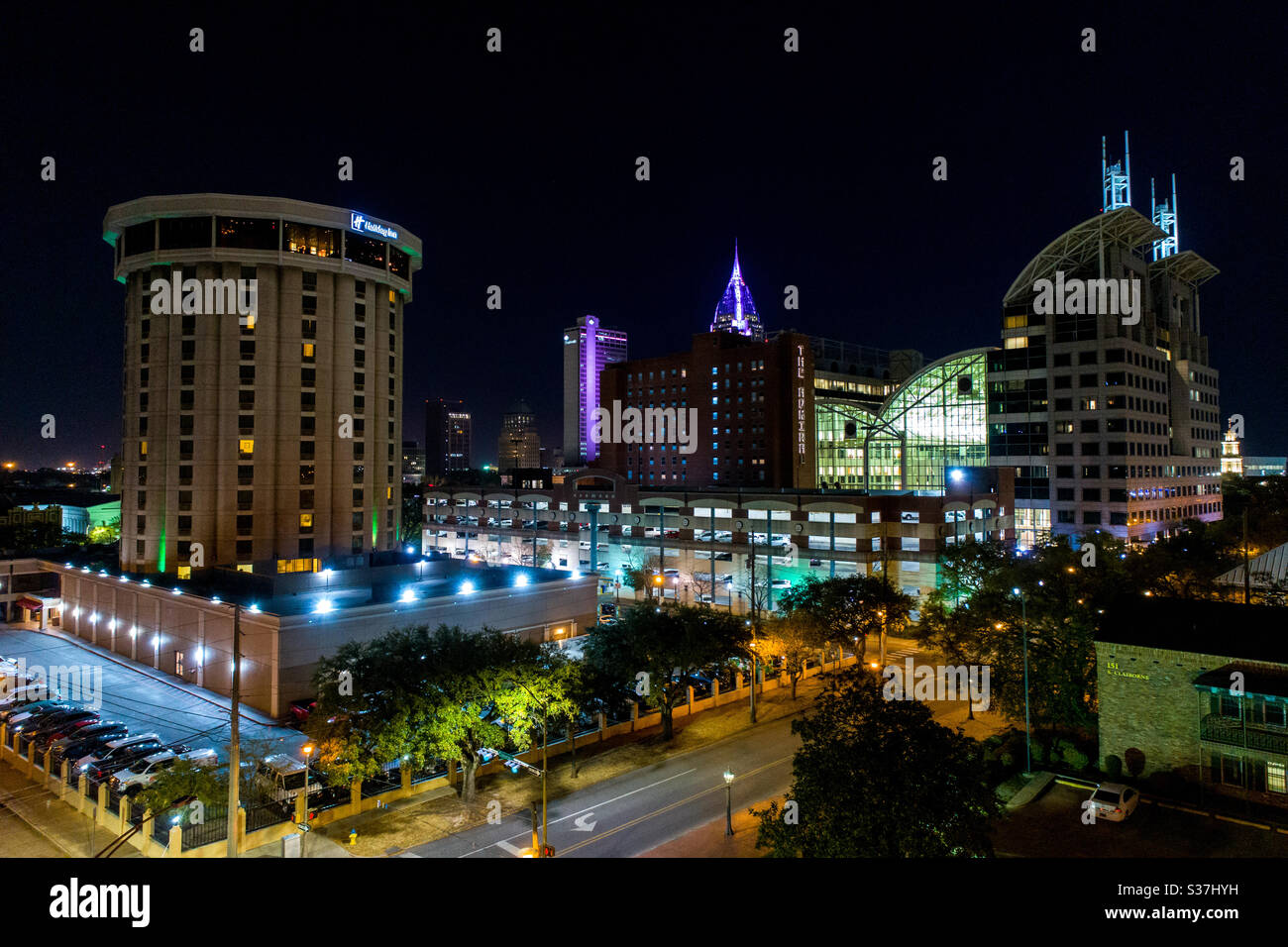 Downtown Mobile, Alabama City Scape la nuit Banque D'Images