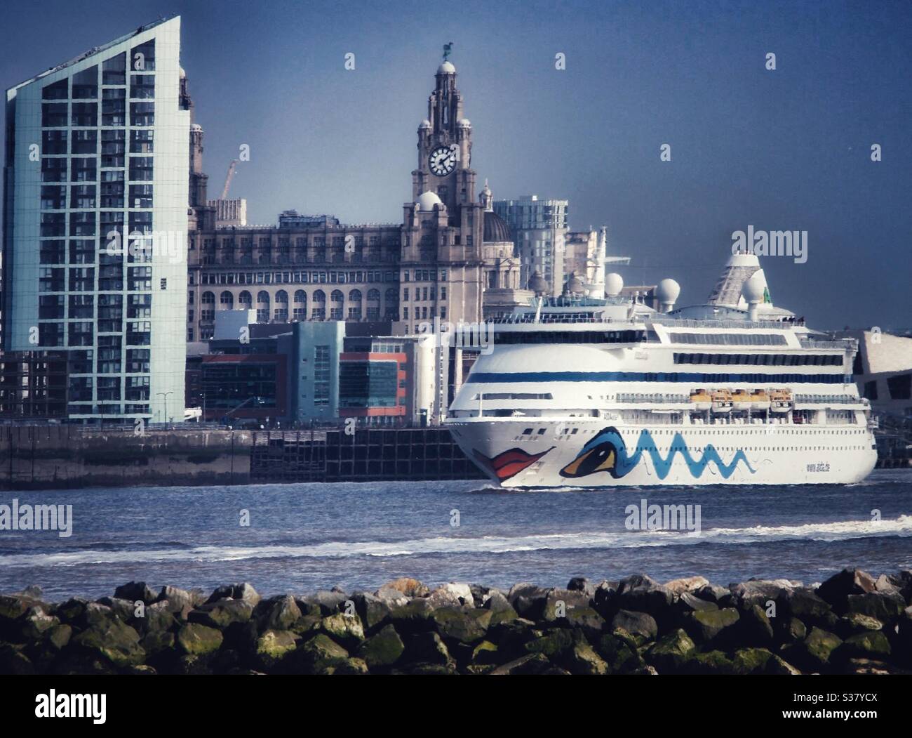 AIDA Vita quitte Liverpool - Image de stock capturée avec un smartphone