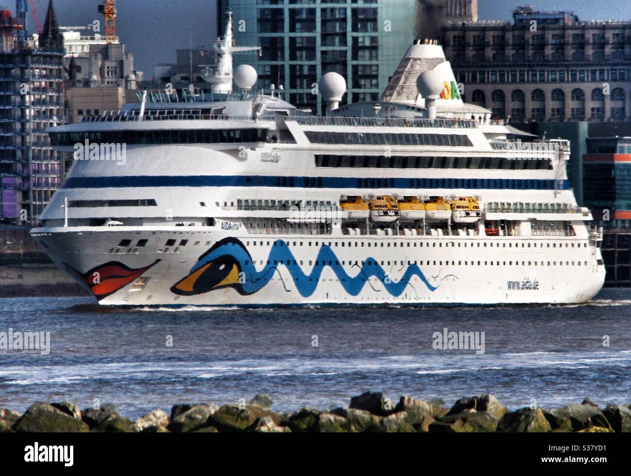 AIDA Vita quitte Liverpool - Image de stock capturée avec un smartphone