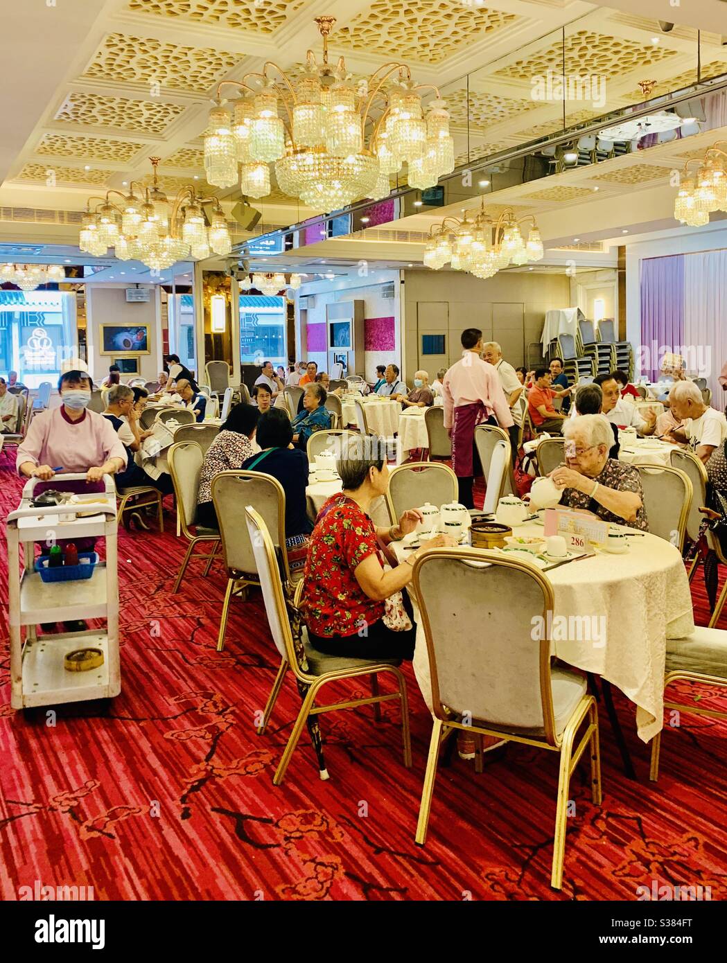 Un restaurant traditionnel Yum Cha à Aberdeen, Hong Kong. Banque D'Images