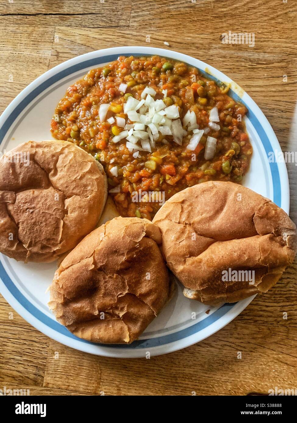 Maison Bombay Street food, cuisine de rue, le Bhaji avec trois petits pains Banque D'Images