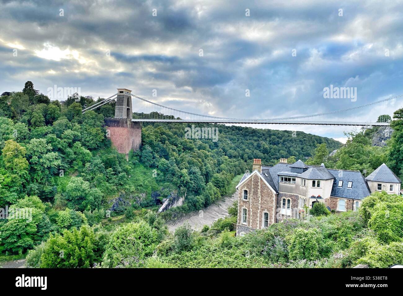 Vue sur le pont suspendu de Clifton par Brunel à Clifton, Bristol, Royaume-Uni. Prise de l'Avon gorge Hotel. Banque D'Images
