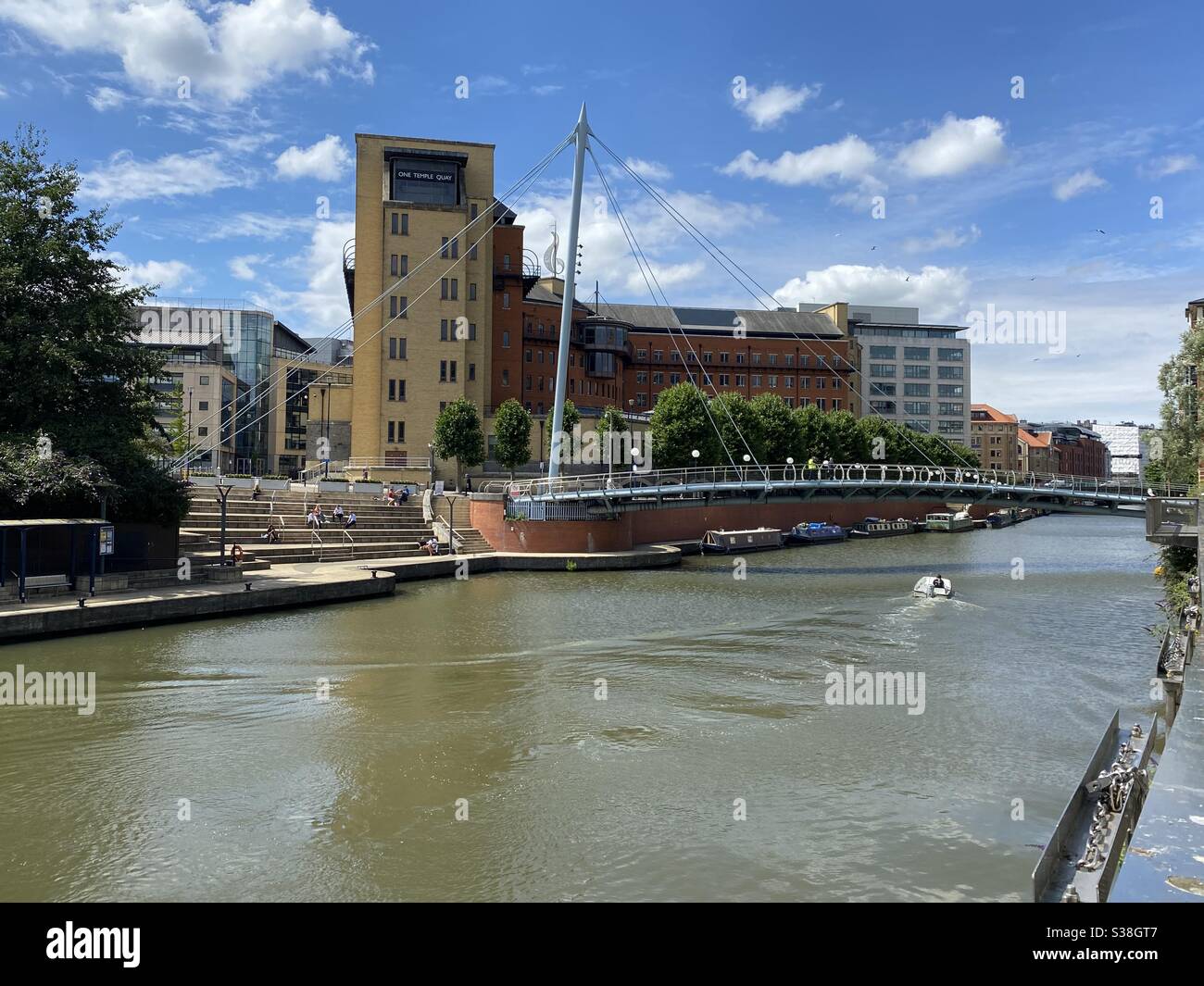 Août 2020 - Pont piétonnier à Bristol sur la rivière Avon - Image de stock capturée avec un smartphone