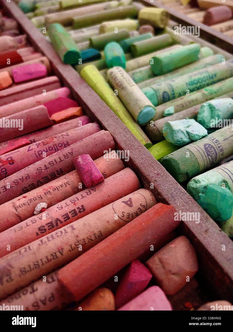 Sélection de crayons pastel de l’ancien artiste. Banque D'Images