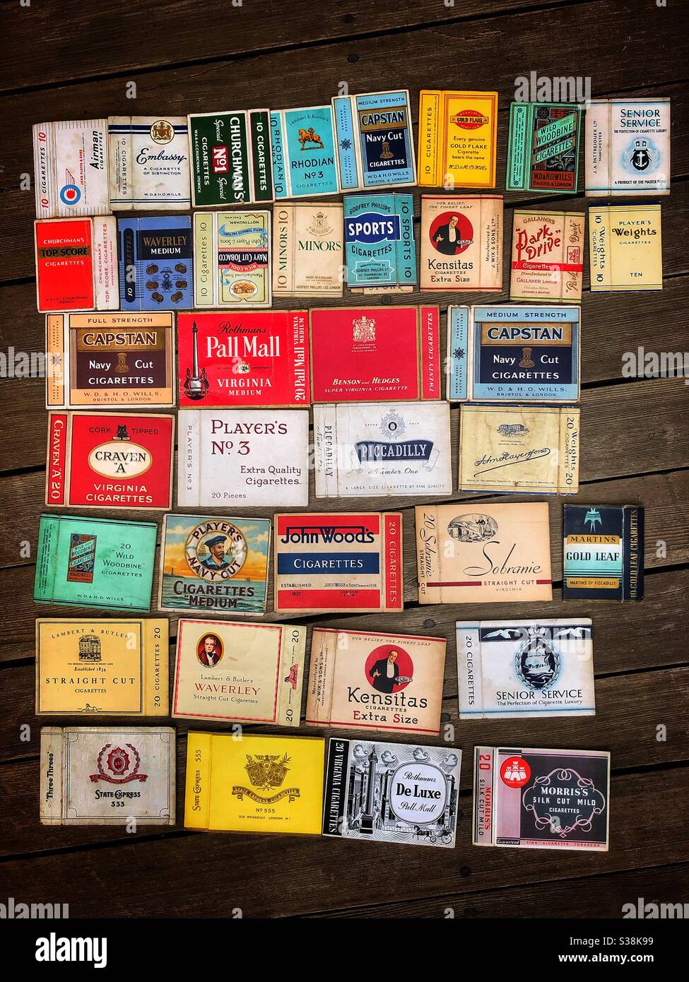 Paquets de cigarettes vintage Banque D'Images
